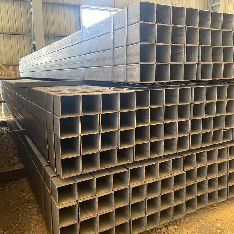 काळ्या पट्टेदार आयताकृती ट्यूब